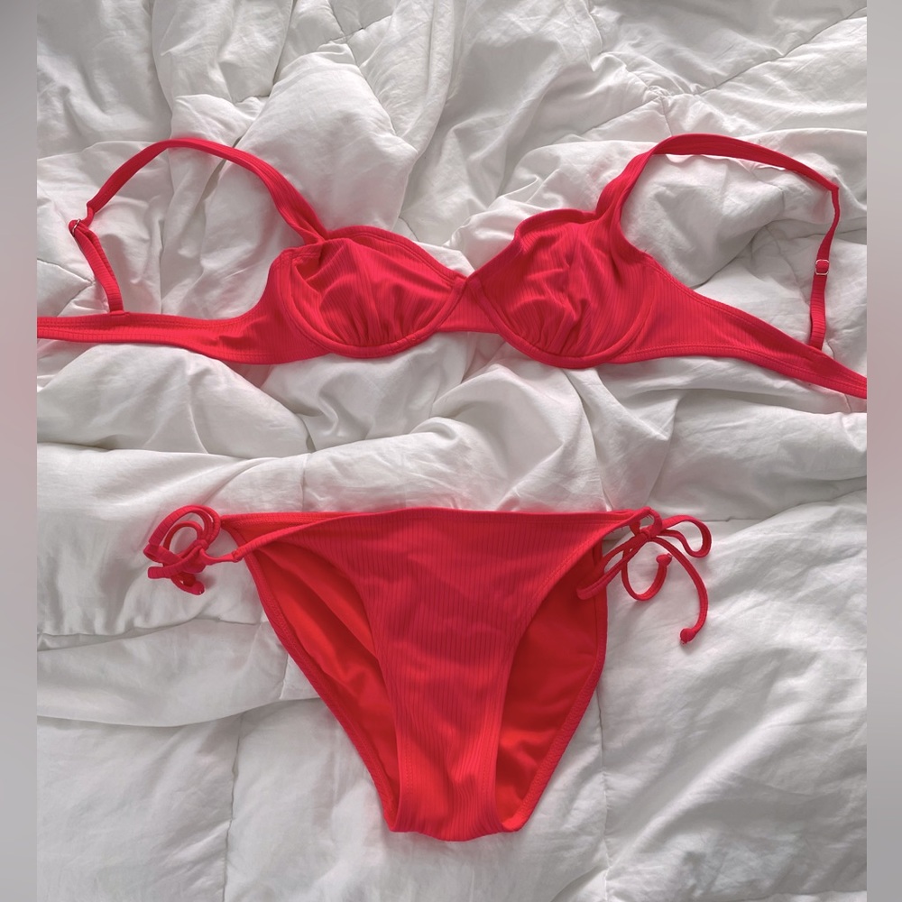 Xhiliration coral bikini set TOP is L and BOTTOMS are M